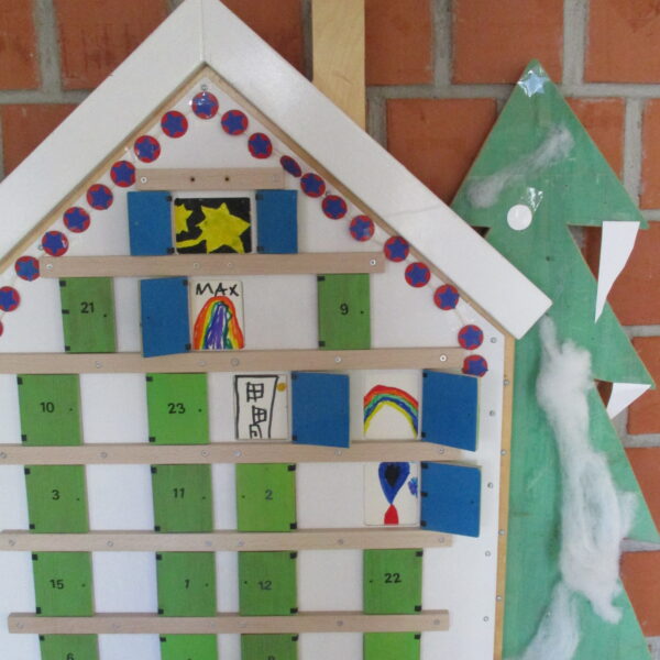 Adventskalender Holzhaus selbst bauen selbst machen Kindergarten